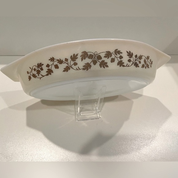 PYREX Other - Vintage PYREX “Golden Acorn” 1.5 Qt Divided Baking and Storage Dish. No lid.